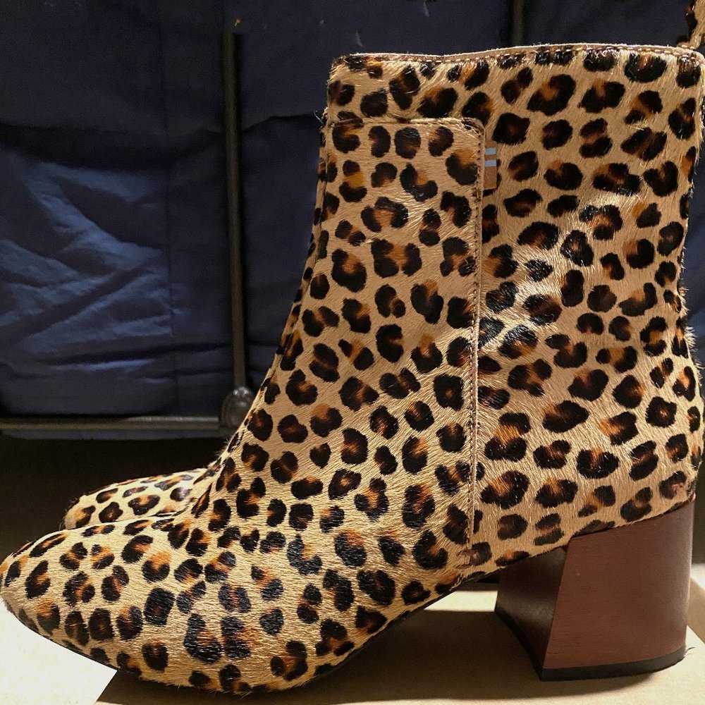Toms Desert Emmy Leopard Cheetah Women's 9 Booty